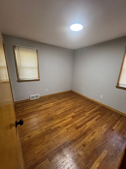 Building Photo - 4842 E 94th St