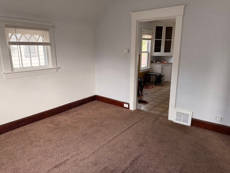 Building Photo - 4422 Bridgeview Ave