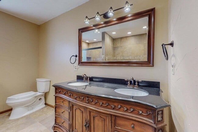 Building Photo - 501 Calle De