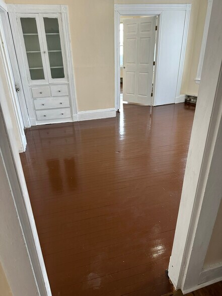 Building Photo - 8 Arch Ave