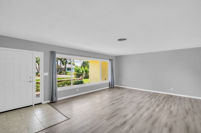 Building Photo - MAXIMO MOORINGS 3/2/2 HOME NEAR ST. PETE B...