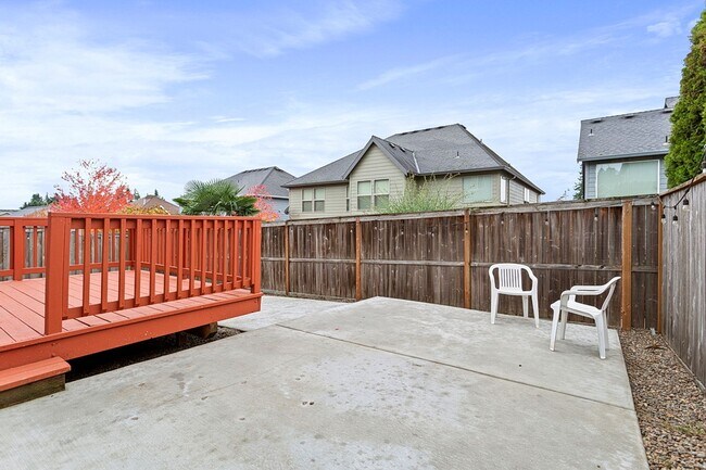 Building Photo - Excellent Condition Three Bedroom + Office, Fenced Backyard, Central AC