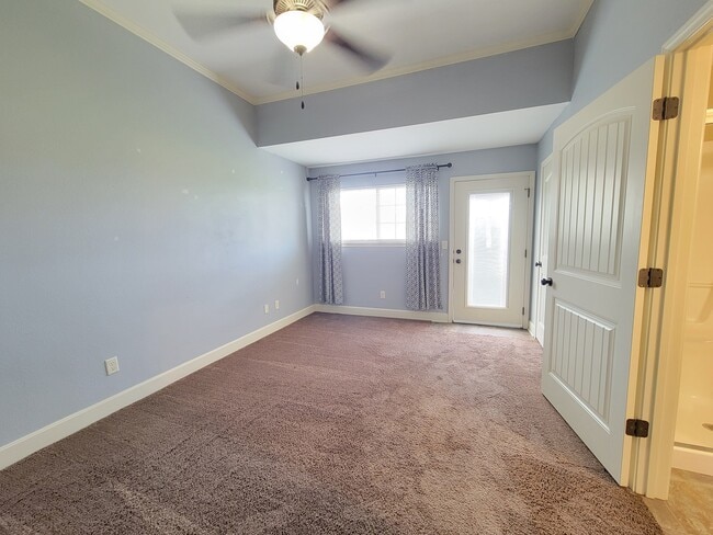 Building Photo - 12304 NW Fox Creek Drive