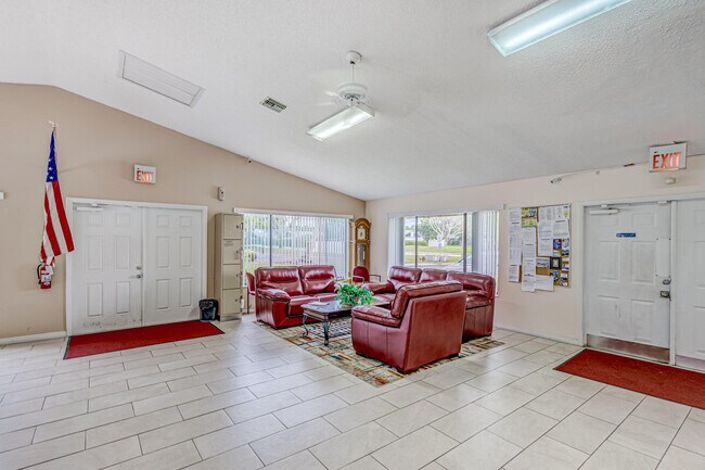 Building Photo - 1240 Summit Pl Cir
