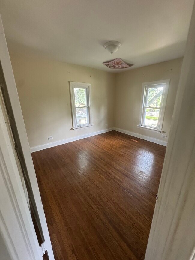 Building Photo - 647 Hardin Ave
