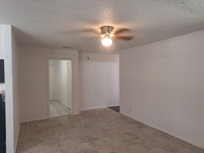 Building Photo - 6005 Barry Dr