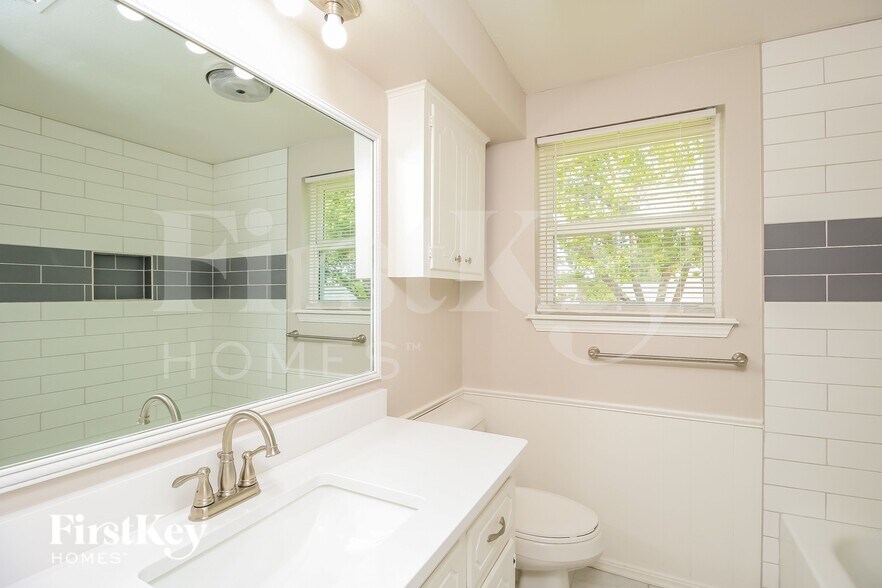 Building Photo - 743 Nancy Lynn Terrace