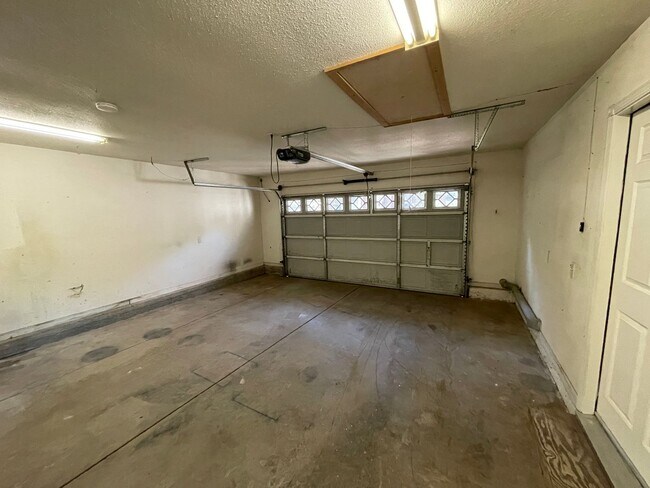 Building Photo - 14772 Holmwood Dr