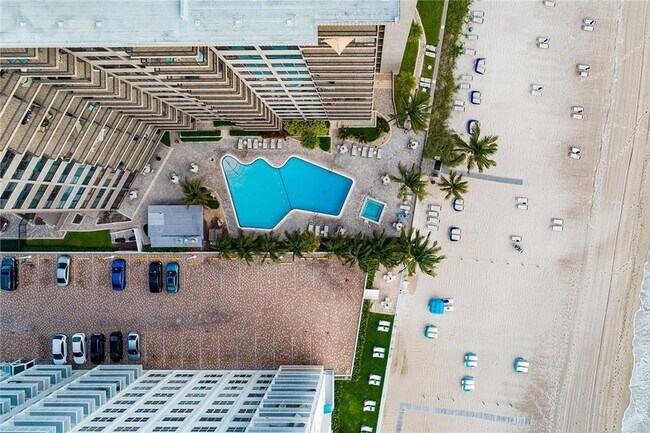 Building Photo - 3800 Galt Ocean Dr