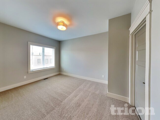 Building Photo - 1216 Hillwood Private Cove