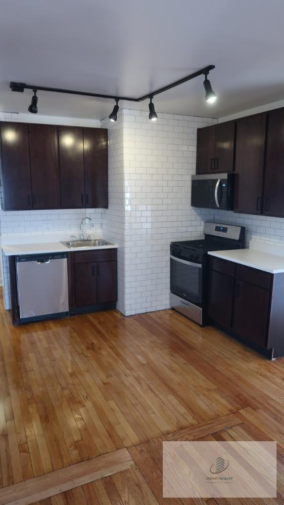 Building Photo - 2 bedroom in CHICAGO IL 60630