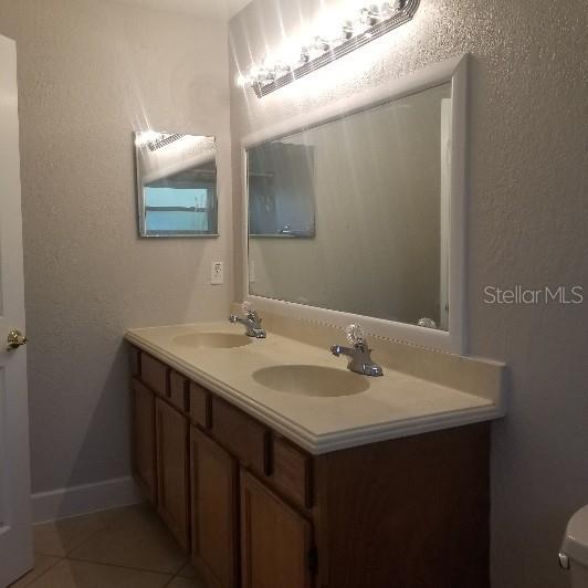 Building Photo - 3359 Hillmont Cir