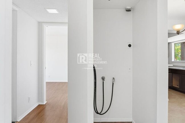 Building Photo - 4201 W 5th St