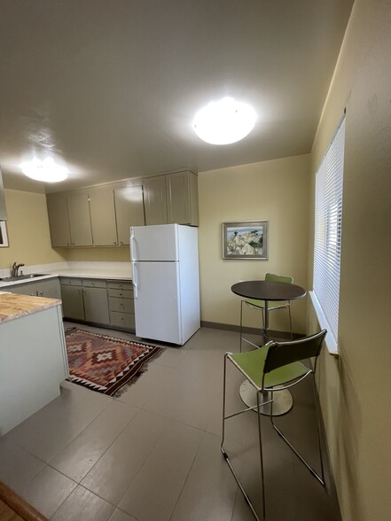 Eat-in kitchen with Italian tile floor - 3833 Maybelle Ave