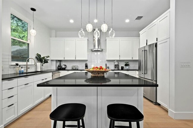 Building Photo - 2004 Winsted Ln