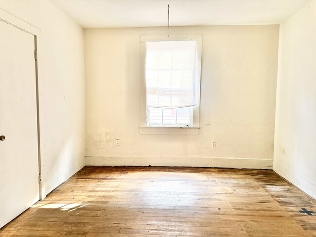 Building Photo - 220 Evergreen Dr