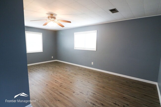 Building Photo - Three Bedroom Home Near Westloop Shopping ...