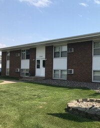 Building Photo - Forestview 1 Bedroom Upper Unit