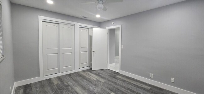 Building Photo - 8606 NW 35th St