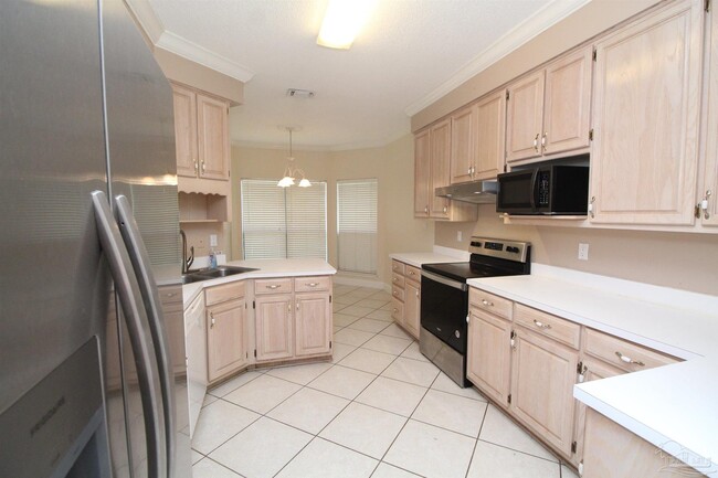 Building Photo - 2563 2nd Ct