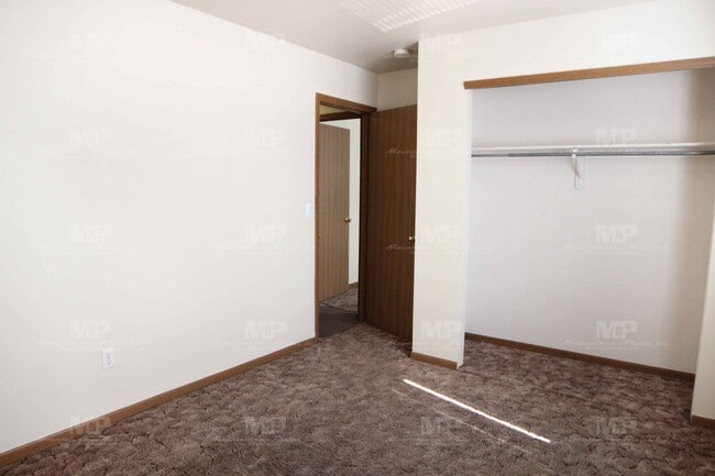 Building Photo - 518 S Howes St