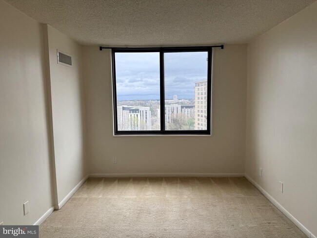 Building Photo - 5225 Pooks Hill Rd