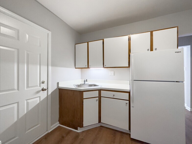 Building Photo - 5746 N Winthrop Ave