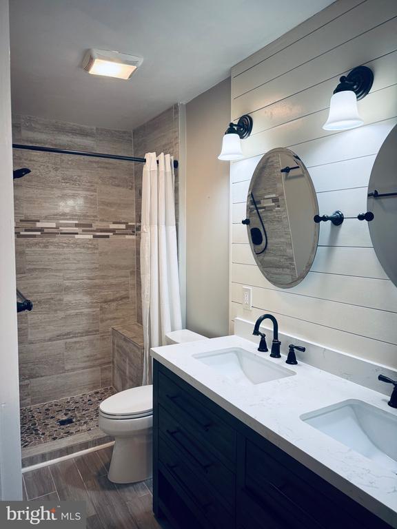 Building Photo - 15839 Millbrook Ln