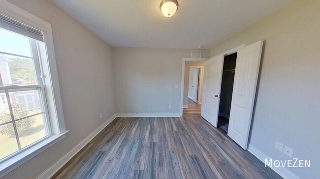 Building Photo - 1136 Valley Dale Dr