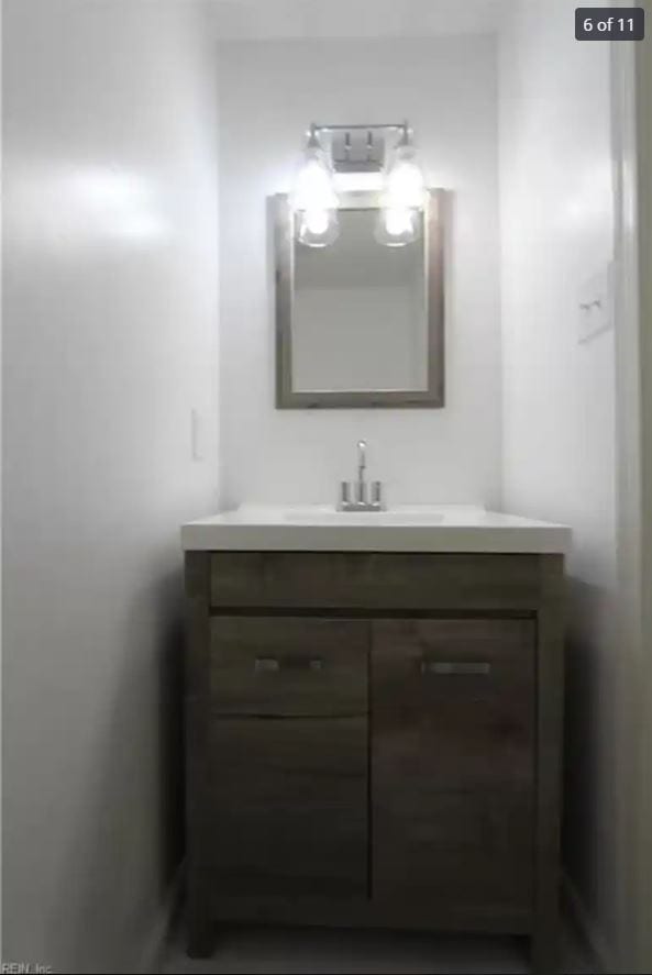 Downstairs half bath - 119 Hampstead Ct