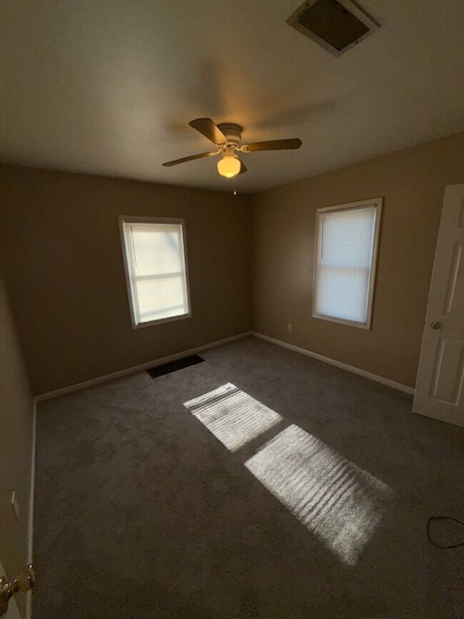 Building Photo - 2556 Sweetser Ave