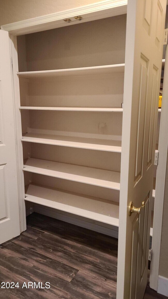 Building Photo - 14206 S 12th Pl