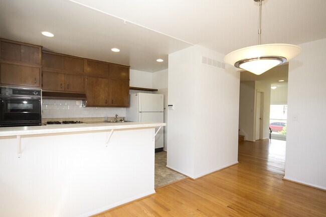 Building Photo - Welcome to this lovely 3bd 1.5bth home!