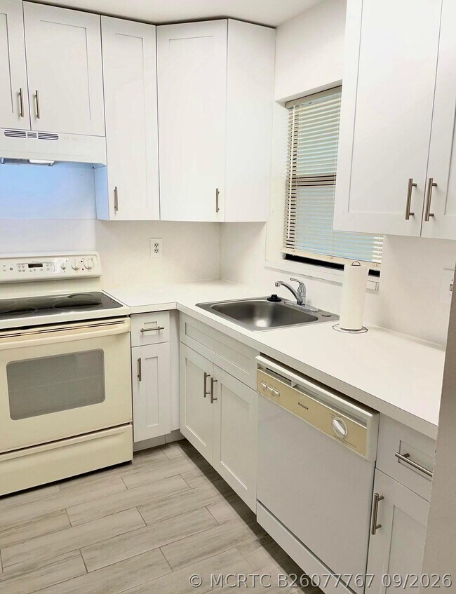 Building Photo - 4575 Lucerne Lakes Blvd W