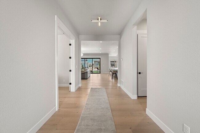 Building Photo - Stunning & Luxurious Brand-New Build in Ki...
