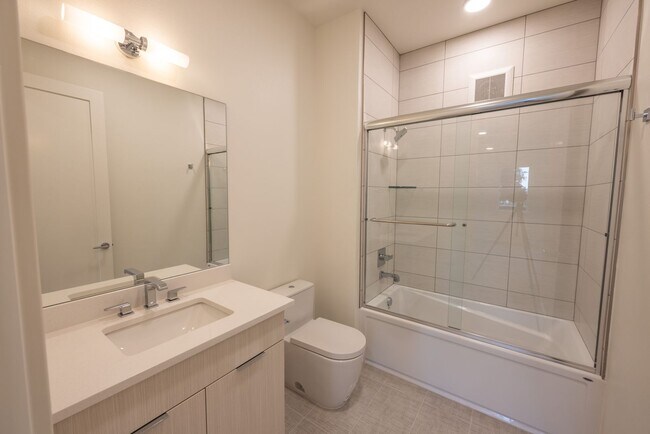 Building Photo - 1708 SE Columbia River Dr