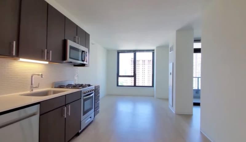 Building Photo - 185 W Superior St