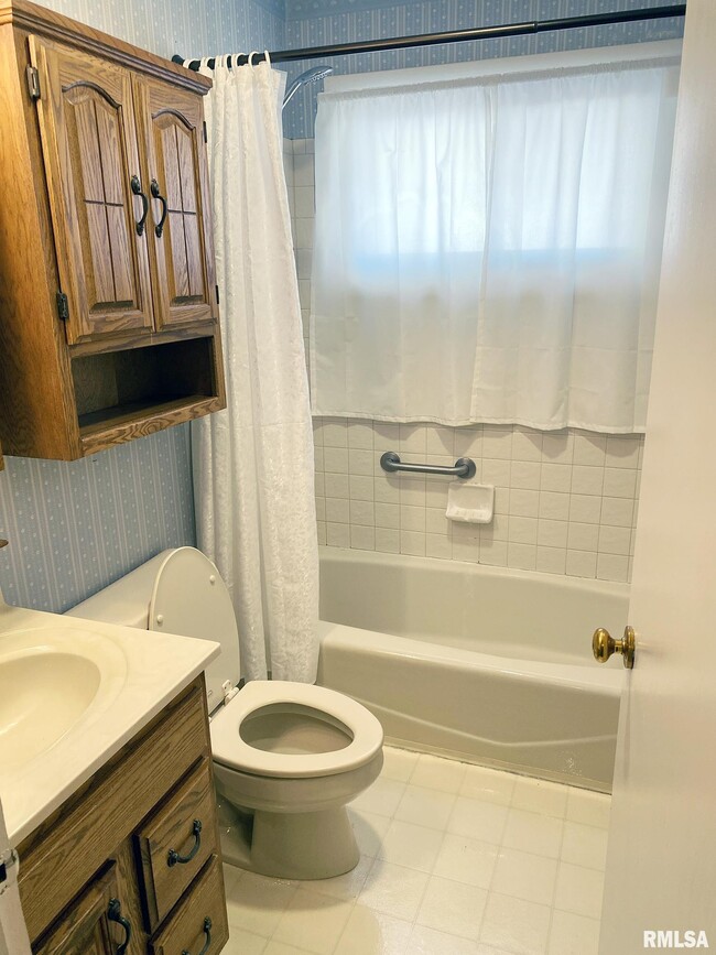 Building Photo - 1829 W Daytona Dr