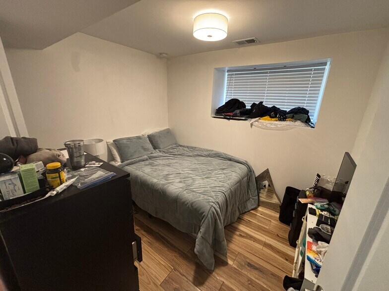 Bedroom - 1401 N Mohawk St