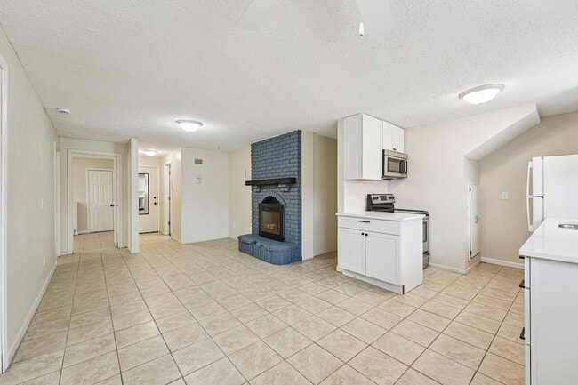 Building Photo - 17256 Kenyon St NE