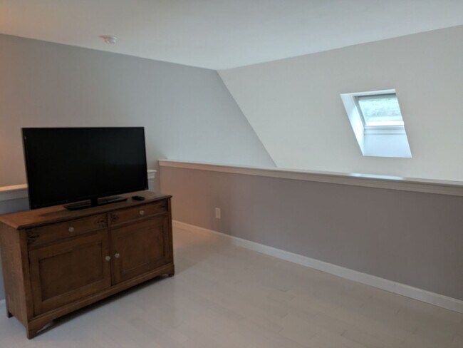 Building Photo - 56 Glengarry Dr