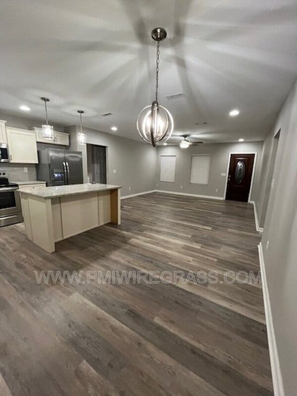 Building Photo - 347 Spruce Ln