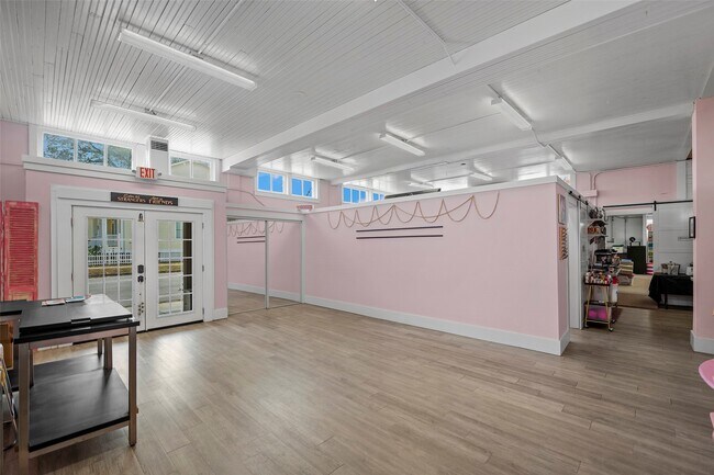 Building Photo - 1801 Avenue L