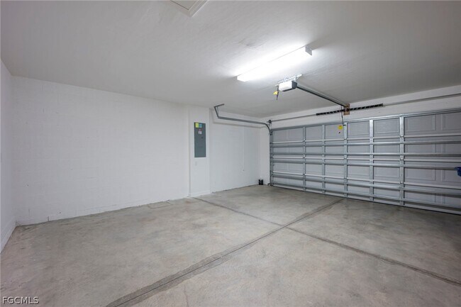 Building Photo - 9083 Leatherwood Loop