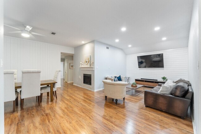 Building Photo - 7764 Park Falls Dr