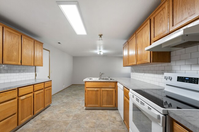 Building Photo - 4410 NE 152nd Ave