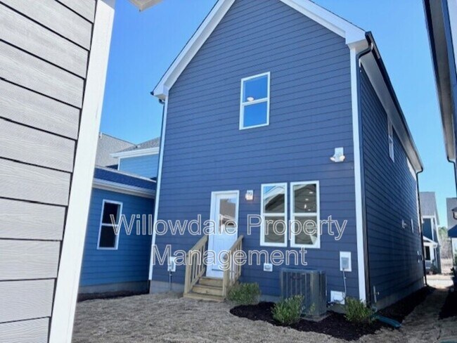 Building Photo - 565 Folk Song Wy