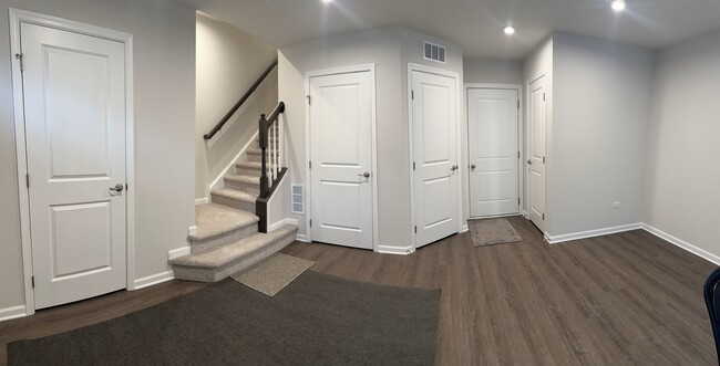 Building Photo - 907 Jenkins Ct