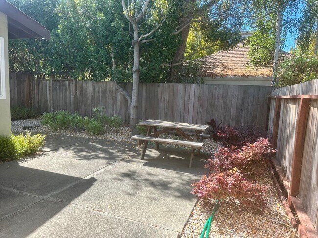 Building Photo - Derby Street Apartments LLC