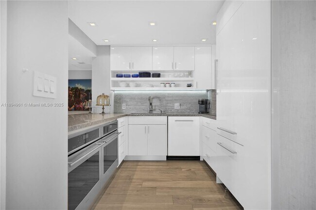 Building Photo - 1985 S Ocean Dr